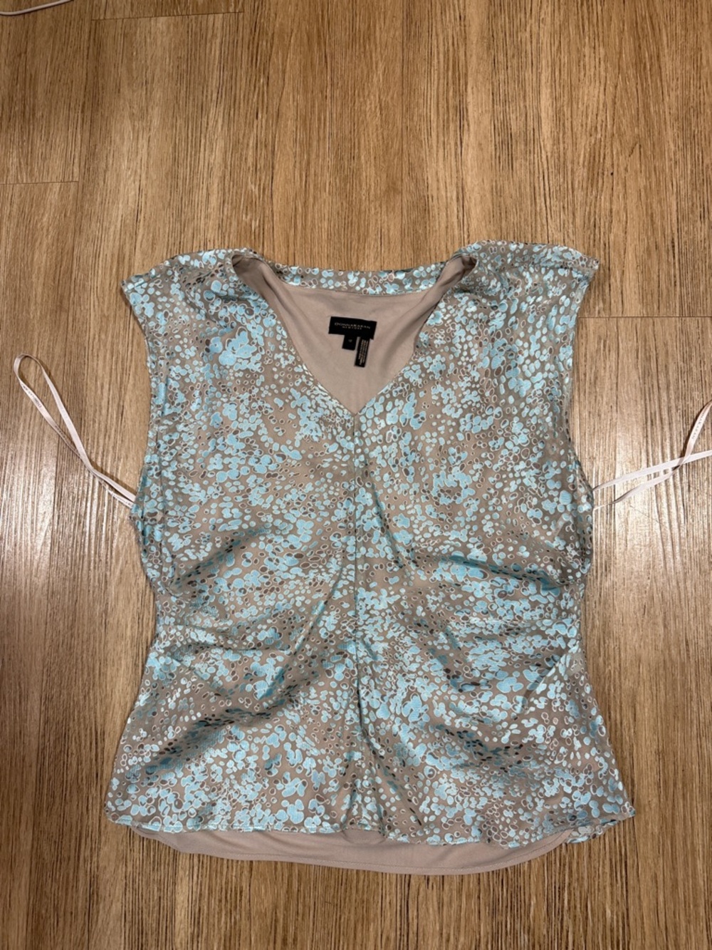 New Donna Karan  New York V-neck  Sleeveless top size 12